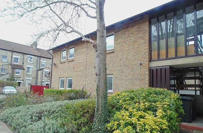 2 Bedroom Flat To Rent In Brandon Court, Cambridge, CB1