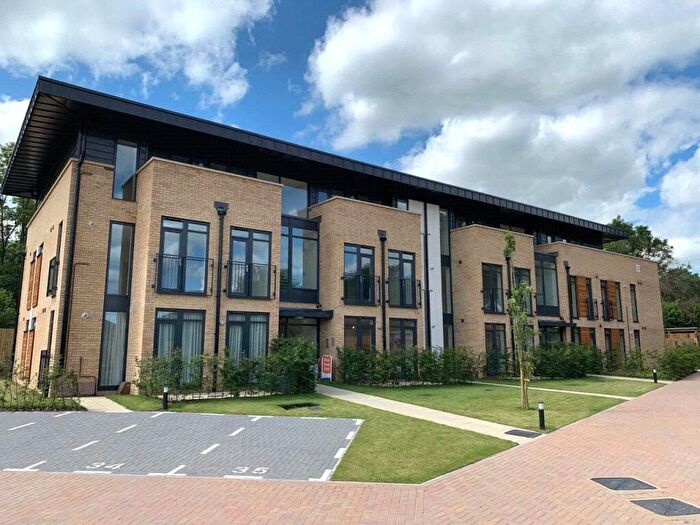 2 Bedroom Flat For Sale In Rye Common Lane, Crondall, Farnham, Hampshire, GU10