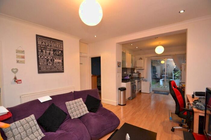 1 Bedroom Flat To Rent In Gunnersbury Avenue, Acton, W3