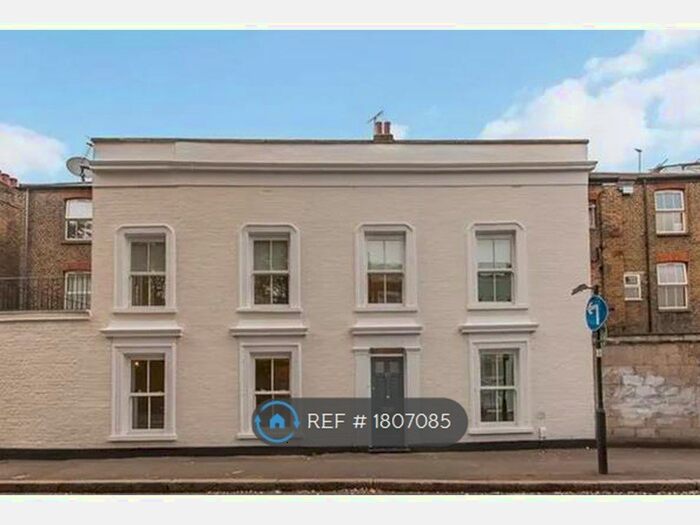 3 Bedroom Detached House To Rent In Meadow Place, London, SW8