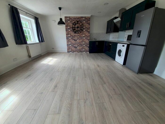 1 Bedroom Flat To Rent In High Street, Iver, Buckinghamshire, SL0