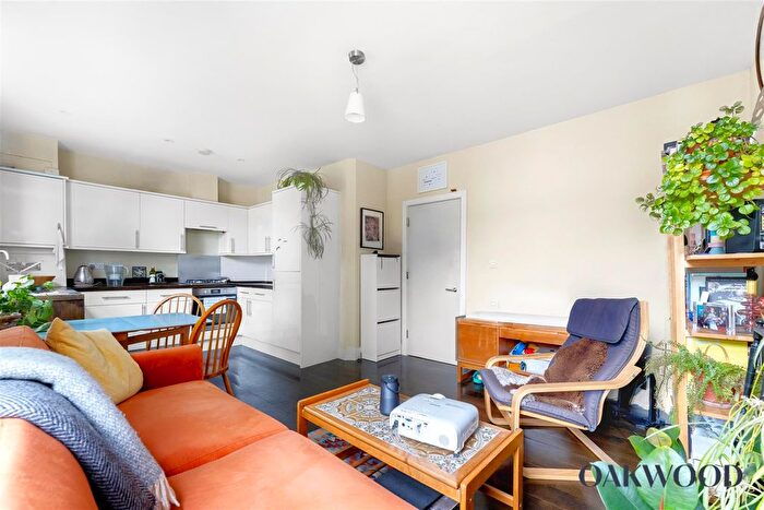 1 Bedroom Flat To Rent In Amhurst Road, London, N16
