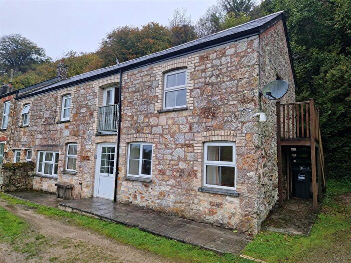2 Bedroom Barn Conversion To Rent In Glentowan Road, Pentewan, PL26