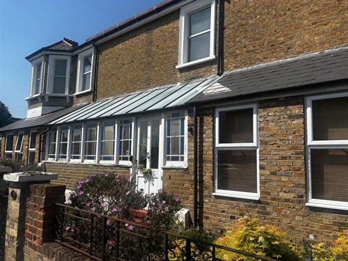 2 Bedroom Maisonette To Rent In Kingston, KT2