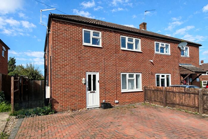 2 Bedroom Maisonette For Sale In Milestone Road, Hitchin, SG5