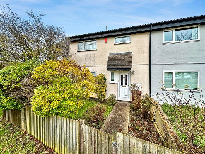 3 Bedroom End Of Terrace House For Sale In Heathfield Close, Princes Park, Kent, ME5