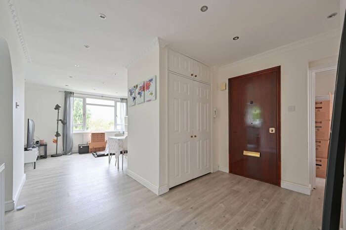 3 Bedroom Flat To Rent In Stratford Road, Watford, WD17