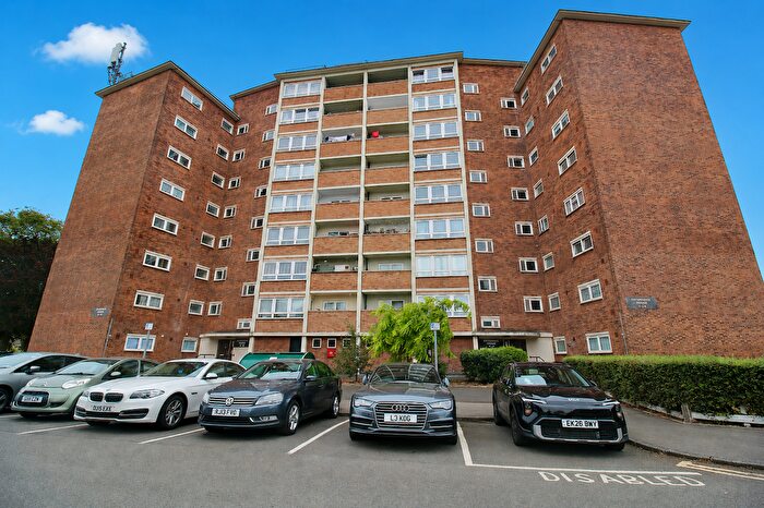 1 Bedroom Flat For Sale In Curzon Crescent, Barking, IG11