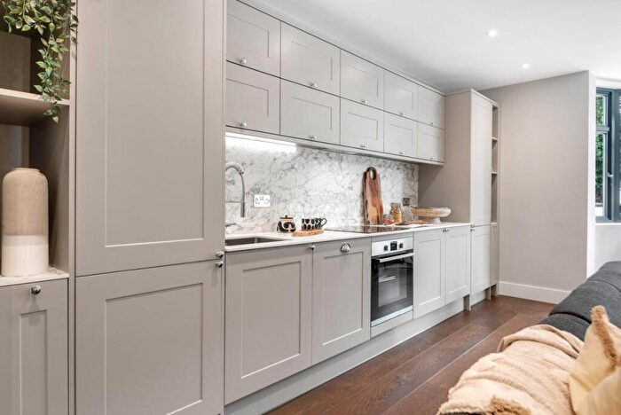 1 Bedroom Flat For Sale In Brondesbury Park, London, NW6