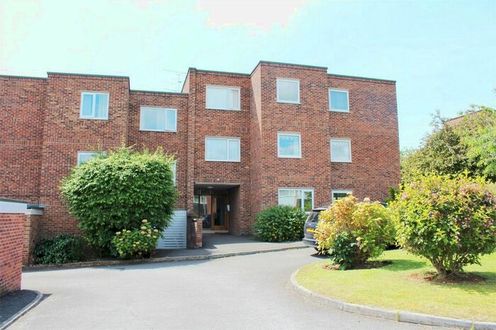 1 Bedroom Flat To Rent In Vivary Heights, Broadlands Rise, Taunton TA1