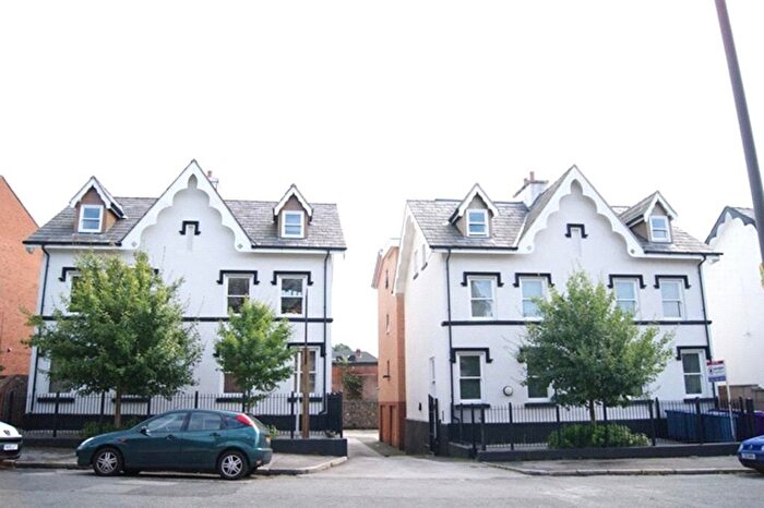2 Bedroom Apartment To Rent In Aigburth Vale, Liverpool, Merseyside, L17