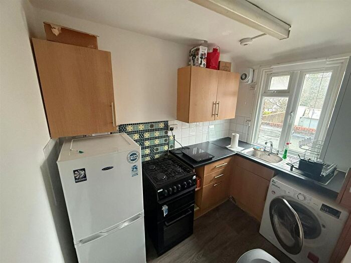 2 Bedroom Property To Rent In Whitchurch Lane, Edgware, HA8