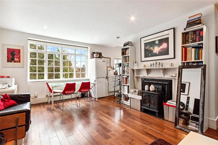 1 Bedroom Flat To Rent In The Avenue, Queens Park, NW6