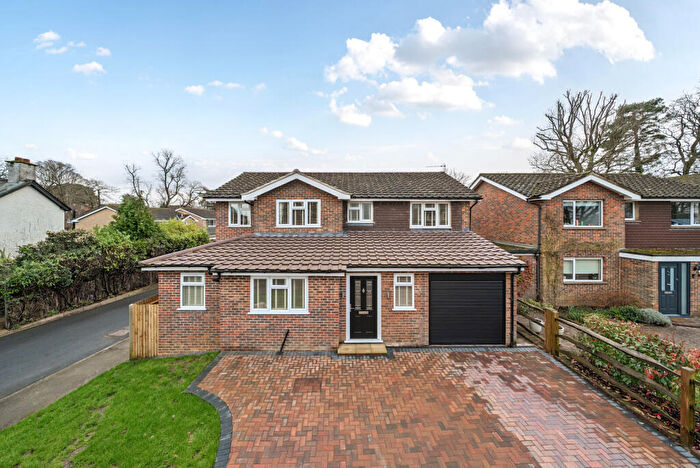 4 Bedroom Detached House For Sale In Beacon Hill, Woking, Surrey, GU21