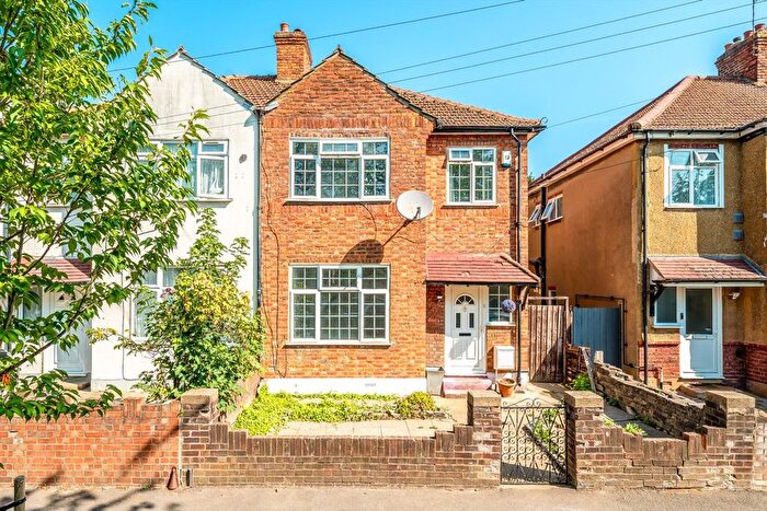 3 Bedroom Flat To Rent In Spring Grove Crescent, Hounslow, TW3