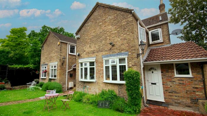 2 Bedroom Cottage To Rent In High Road, Chigwell, IG7