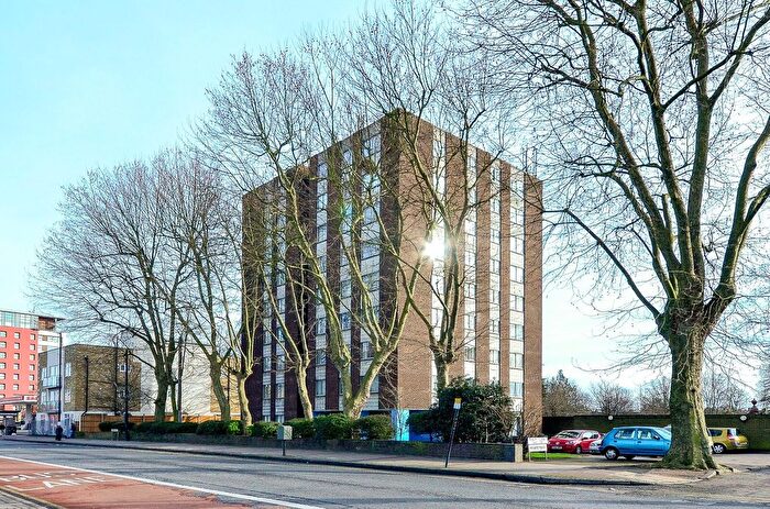 2 Bedroom Flat For Sale In Tenbury Close, Forest Gate, London, E7