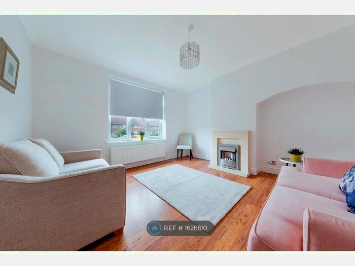 2 Bedroom Terraced House To Rent In Downham Way, Bromley, BR1