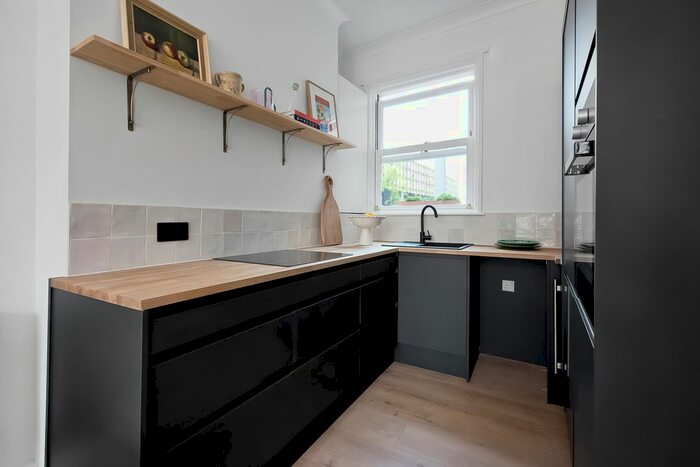 1 Bedroom Flat For Sale In Laleham Road, London, SE6