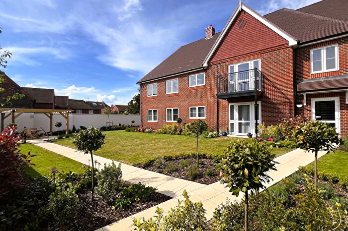 2 Bedroom Flat For Sale In Victoria Road, Manns Lodge, GU6