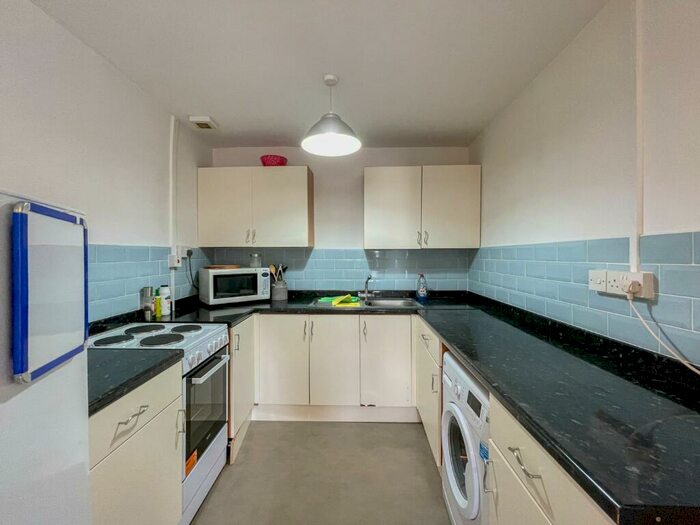 2 Bedroom Apartment To Rent In High Street, Bangor, Gwynedd, LL57