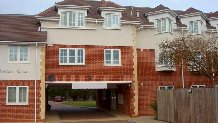 2 Bedroom Flat To Rent In Langley Road, Slough, SL3