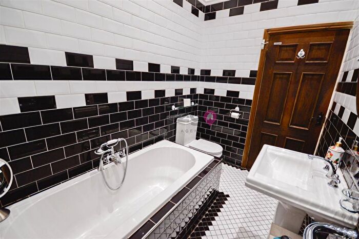 4 Bedroom Detached House For Sale In Worksop Road, Mastin Moor, Chesterfield, S43