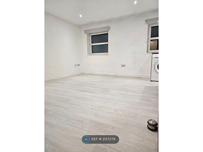 2 Bedroom Flat To Rent In King Edward Road, Maidstone, ME15