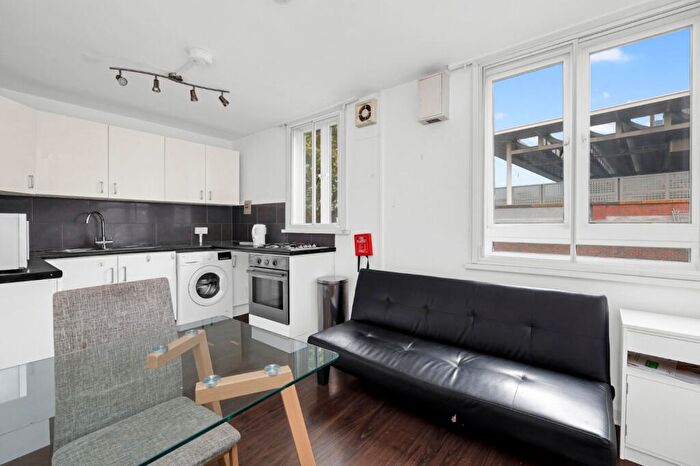 3 Bedroom Flat To Rent In Coopers Lane, Kings Cross, NW1