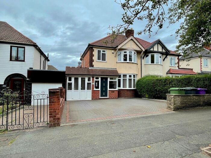 Houses for sale & to rent in WV10 0SE, Newbolds Road, Fallings Park
