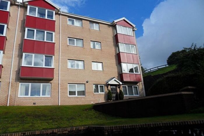 2 Bedroom Flat To Rent In Long Oaks Court, Sketty, Swansea., SA2