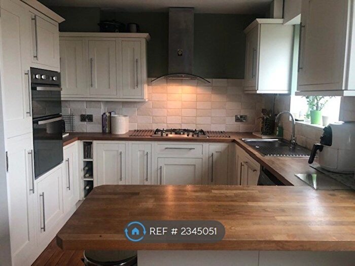 2 Bedroom Maisonette To Rent In Watermill Close, Richmond, TW10