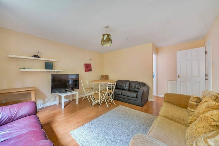 4 Bedroom End Terrace House For Sale In Guildford Park Avenue, Guildford, GU2