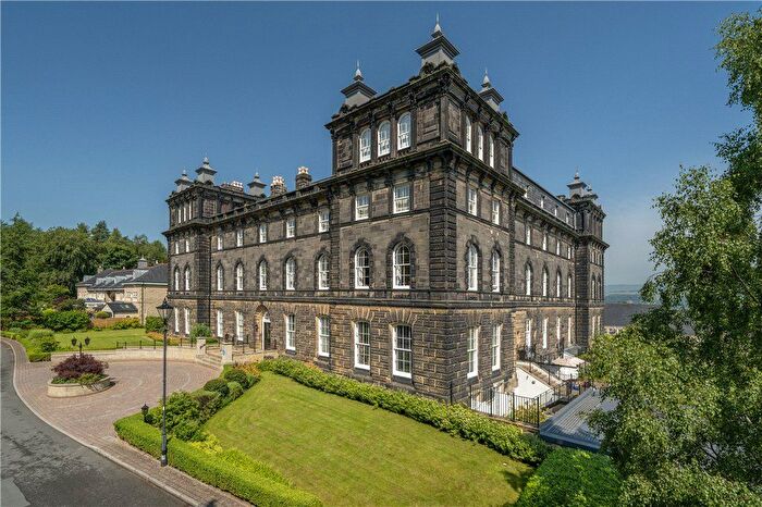 2 Bedroom Flat For Sale In Brodrick Drive, Ilkley, West Yorkshire, LS29