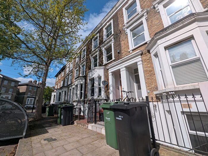 3 Bedroom Flat To Rent In Camberwell, SE5