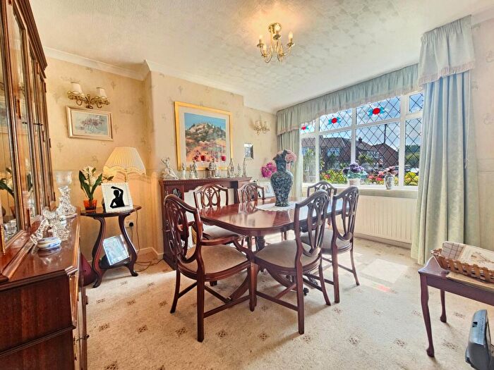 3 Bedroom Semi-Detached House For Sale In Penrhyn Avenue, Alkrington, Manchester, M24
