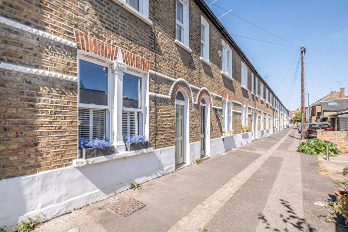 2 Bedroom House For Sale In Rock Avenue, London, SW14