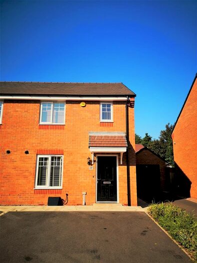 3 Bedroom Semi-Detached House To Rent In Iron Way, Birmingham, B30