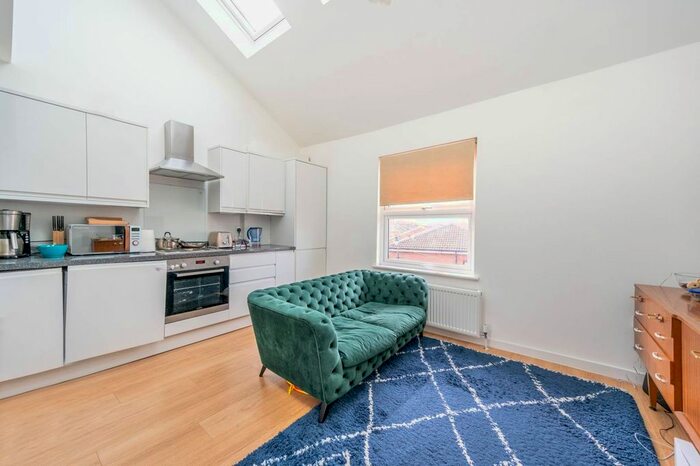 2 Bedroom Flat To Rent In Dane Road, Ealing, London, W13