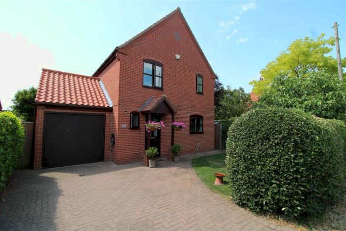 3 Bedroom Detached House For Sale In Holly Cottage, Great North Road, Cromwell, Newark, NG23