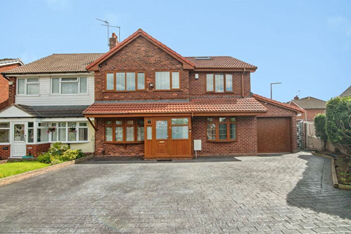 6 Bedroom Semi-Detached House For Sale In Andrew Road, West Bromwich, B71