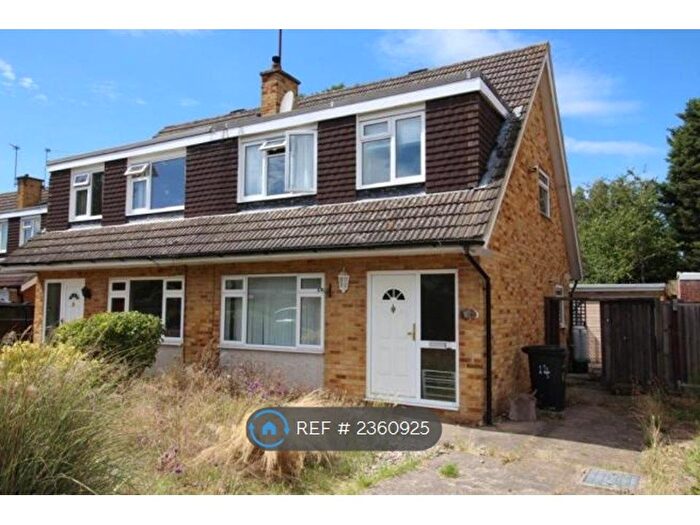 4 Bedroom Semi-Detached House To Rent In Nobles Way, Egham, TW20