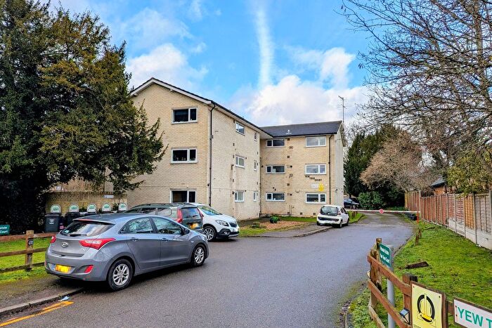 2 Bedroom Flat For Sale In Yew Tree Court Fishery Road, Boxmoor, HP1