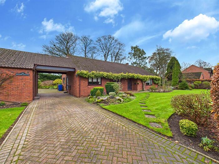 3 Bedroom Detached Bungalow For Sale In On Hill, Swanland, HU14