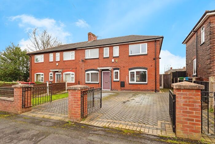 3 Bedroom Semi Detached House For Sale In Elm Road, Oldham, Lancashire, OL8