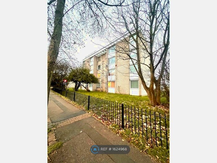2 Bedroom Flat To Rent In Brenchley Gardens, London, SE23