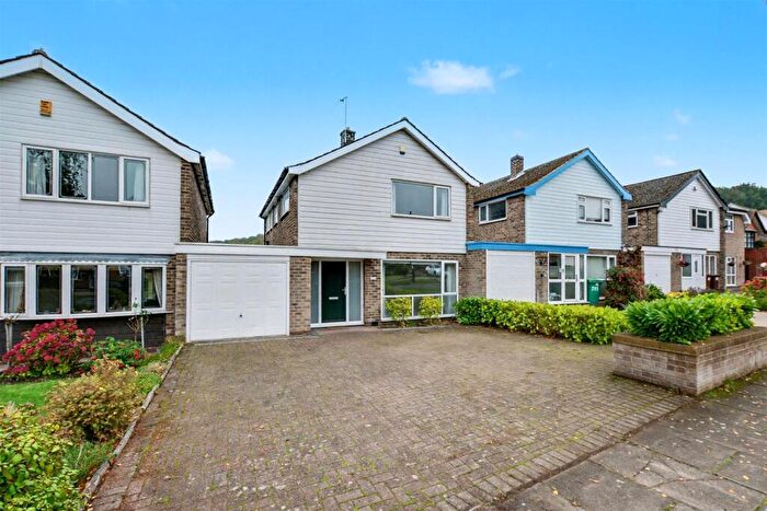 3 Bedroom Link Detached House For Sale In Bramcote Lane, Nottingham, NG8