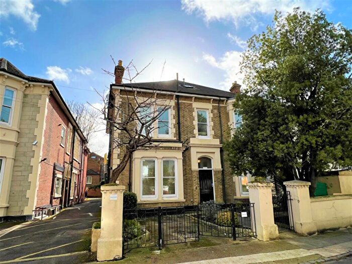 2 Bedroom Apartment To Rent In Merton Road, Southsea, Portsmouth, PO5