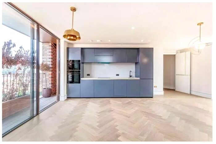 2 Bedroom Flat To Rent In Edith Row, London, SW6