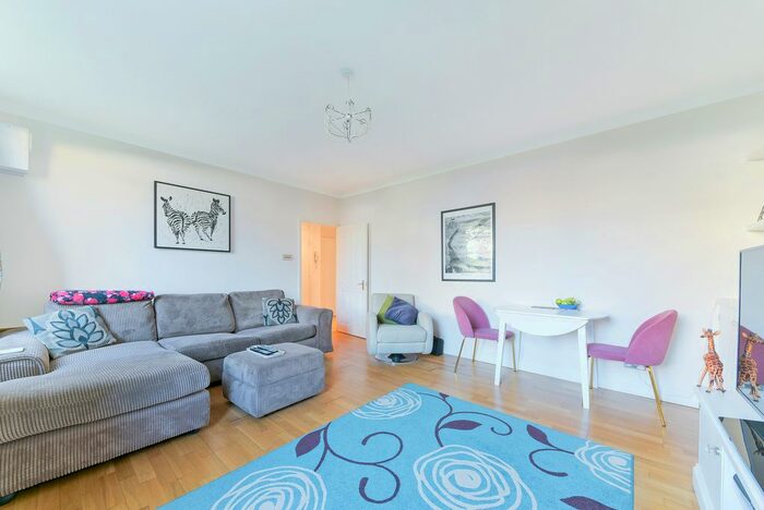 1 Bedroom Flat To Rent In Chalmers House, SW11